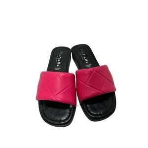 New Mariella Slip- on Leather Quilted Band‎ Fuschia Sandal sz 6.5